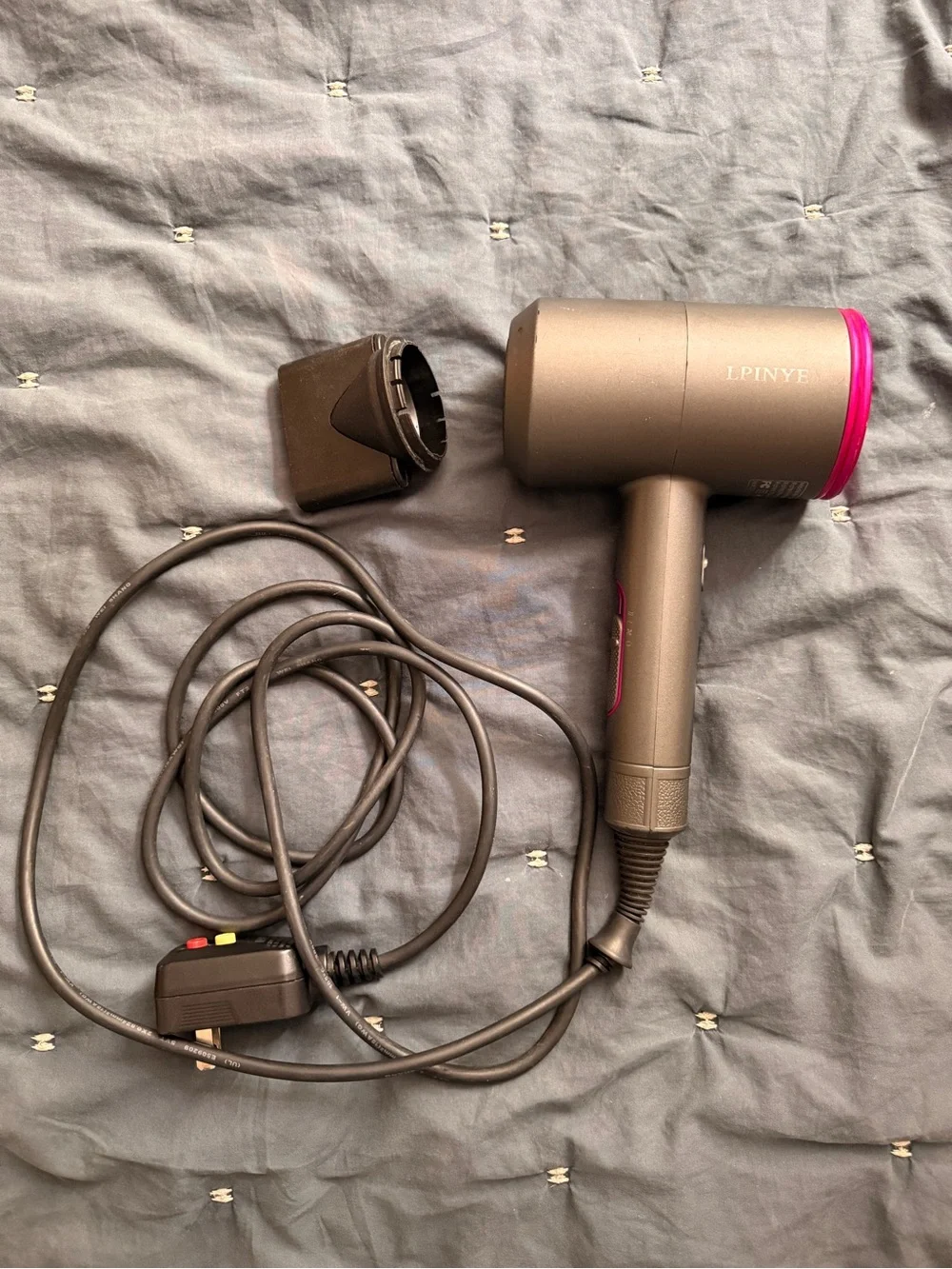 1800W - Compact & Lightweight Travel Hair Dryer with styling Nozzle